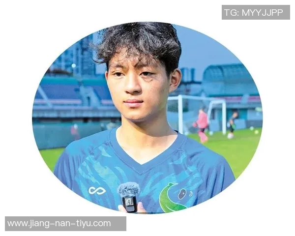 朴素球星用真诚与坚毅诠释绿茵场上的奋斗与荣耀人生