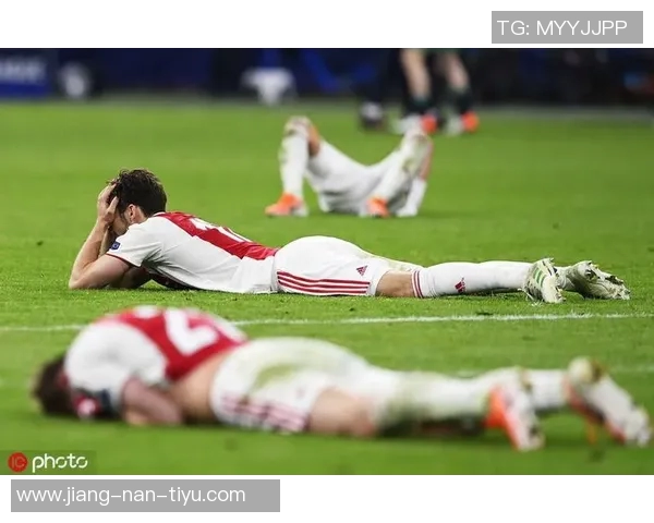 足球赛场惊现奇迹一刻球星脚下生风踢爆足球惊艳全场视频回放 足球赛场惊现奇迹一刻球星脚下生风踢爆足球惊艳全场视频回放